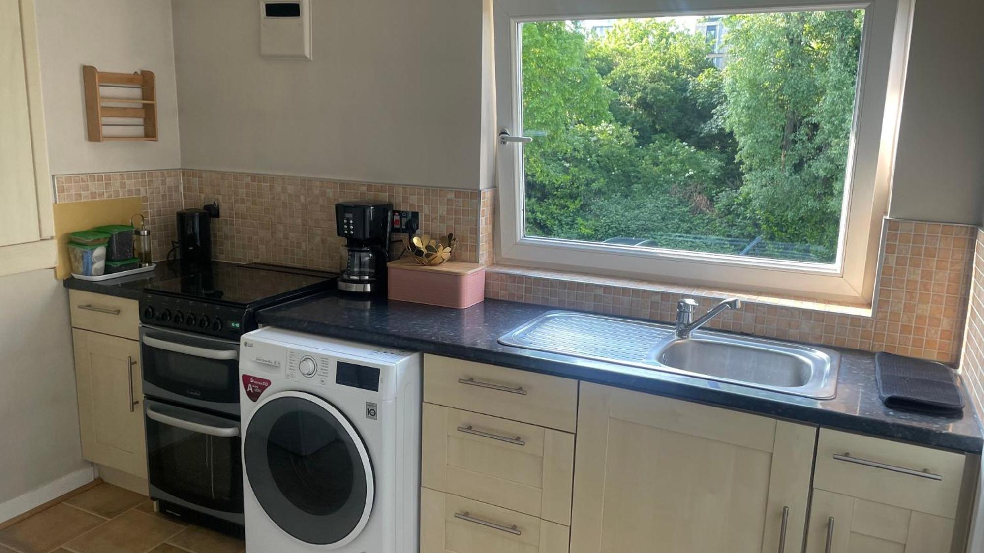 Cosy Flat For 4, Family Friendly, Private Parking, Close To Central London Exterior photo