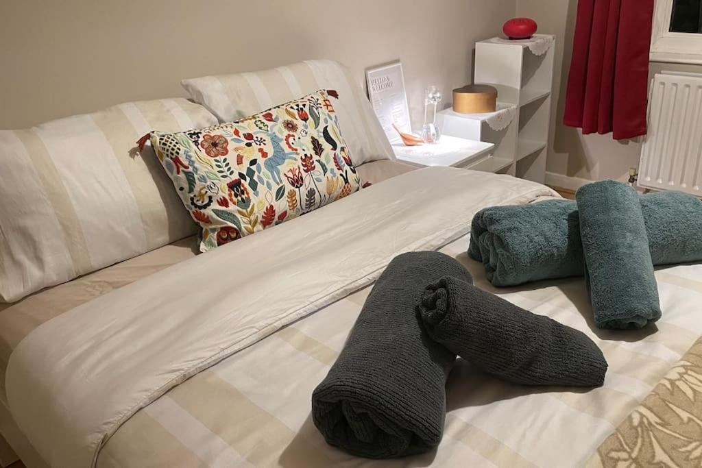 Cosy Flat For 4, Family Friendly, Private Parking, Close To Central London Exterior photo