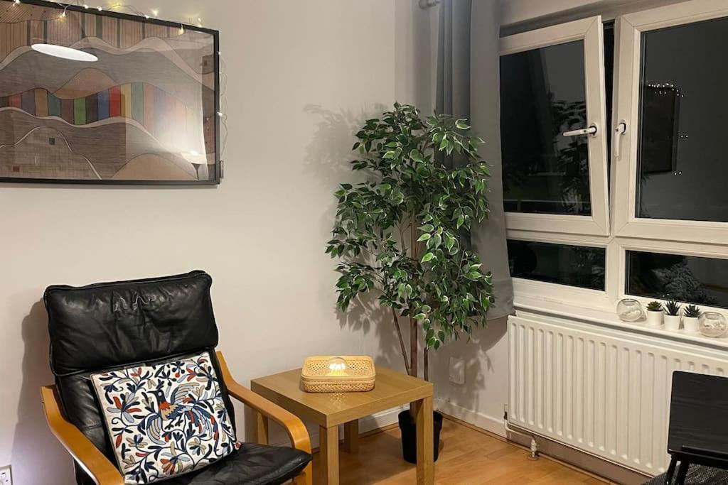 Cosy Flat For 4, Family Friendly, Private Parking, Close To Central London Exterior photo